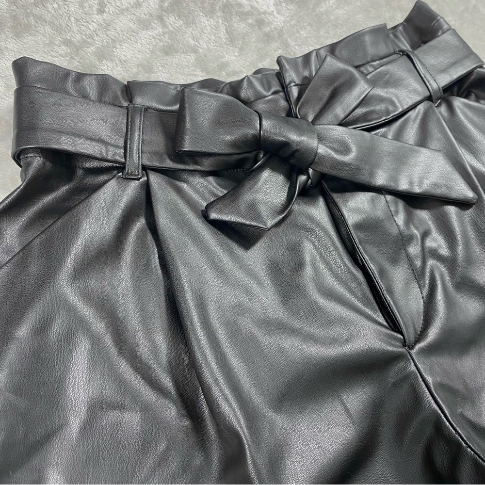 ZARA Women's Black Faux Leather Short Pants sz LARGE Belted High Rise Pleated - Picture 6 of 16